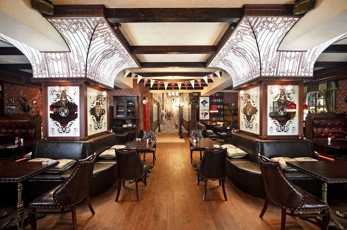 Зал на 100 человек — Sherlock Holmes Pub