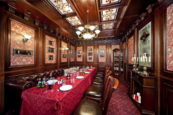 Логотип Sherlock Holmes Pub