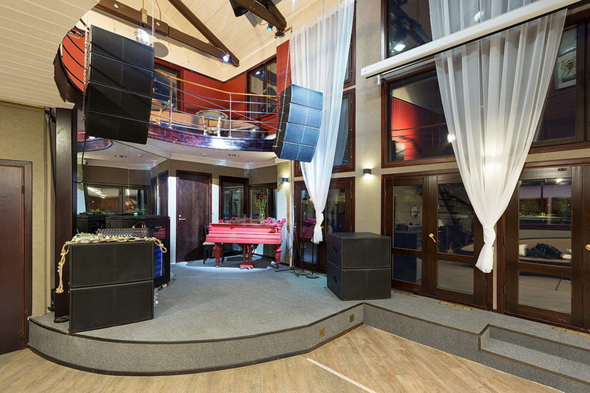 Зал с балконом — фото 7