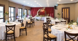 Зал с балконом