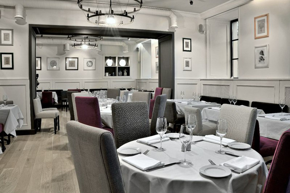 Основной зал — Ресторан Ромеос Бар энд Китчен