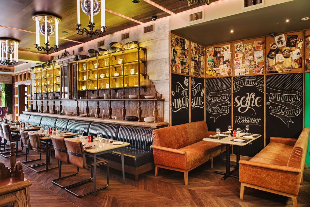 Selfie restaurant — Selfie