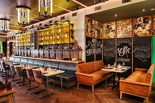 Selfie restaurant — Selfie