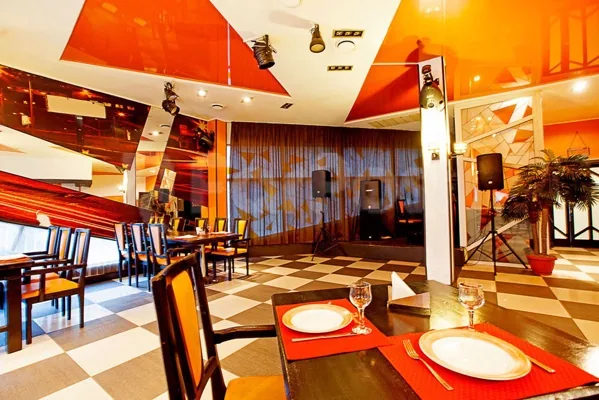 Основной зал