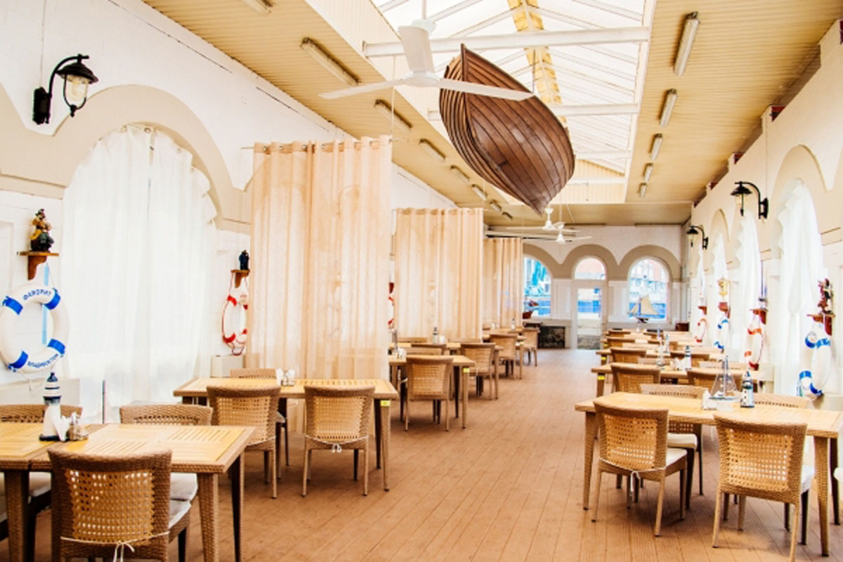 Семь футов — Зал на первом этаже, фото банкетного зала