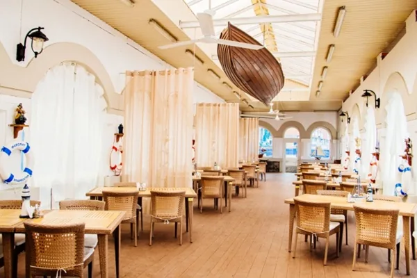 Зал на первом этаже