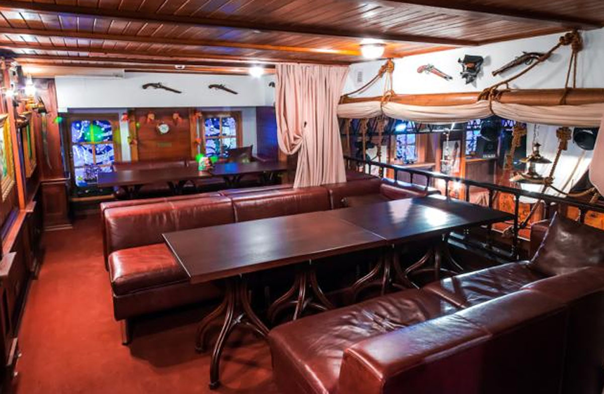 Основной зал — Паб Старый капитан