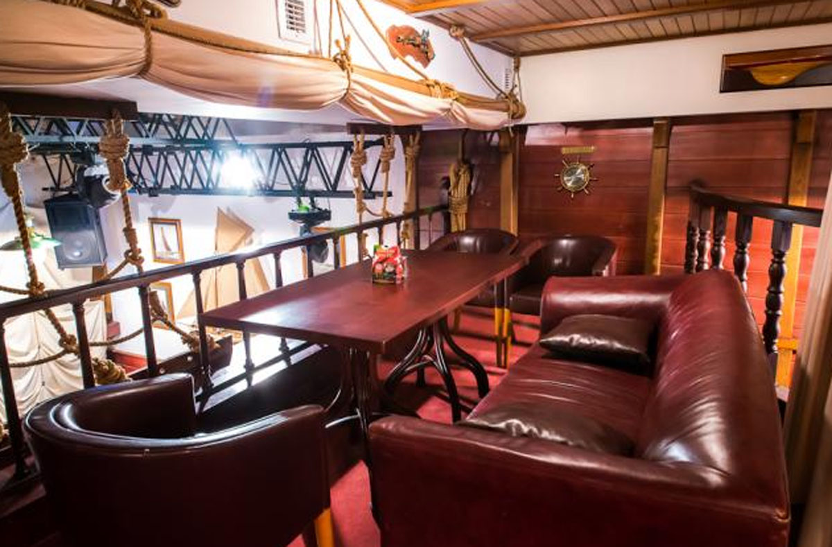 Основной зал — Паб Старый капитан