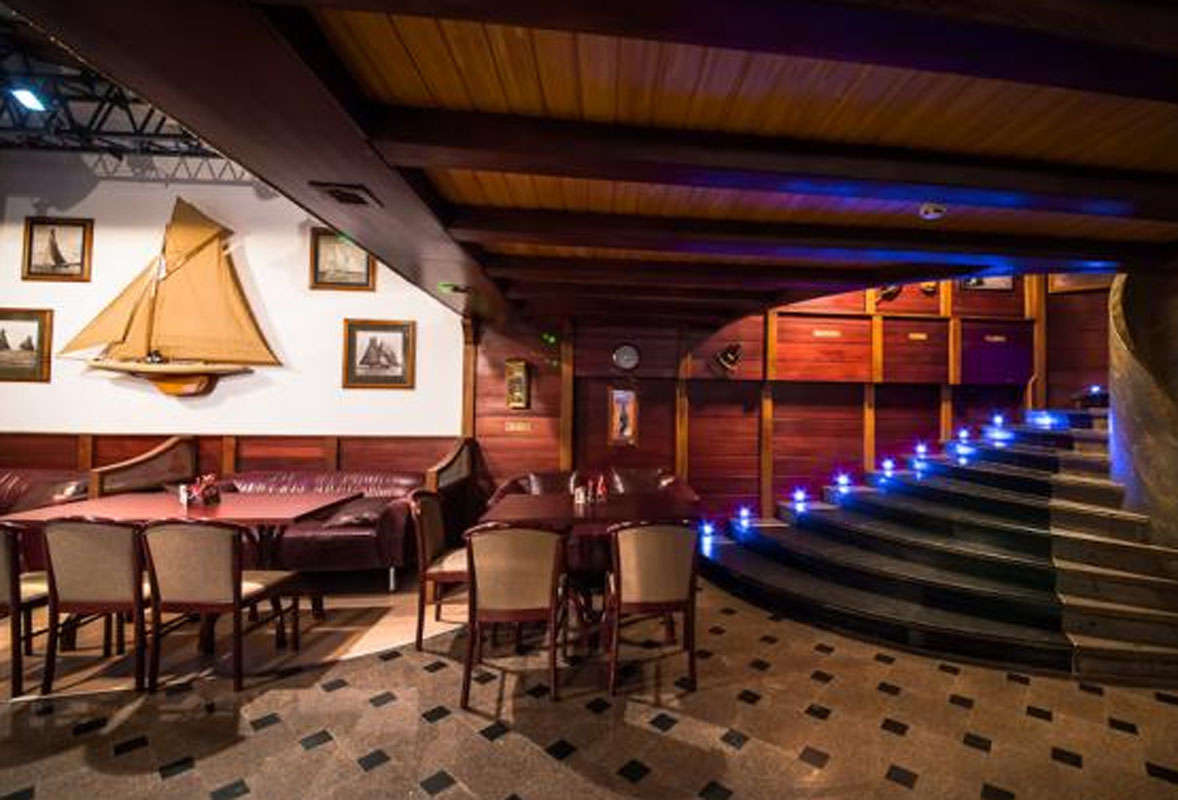 Основной зал — Паб Старый капитан