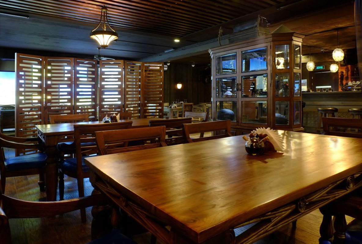 Основной зал — Port Cafe