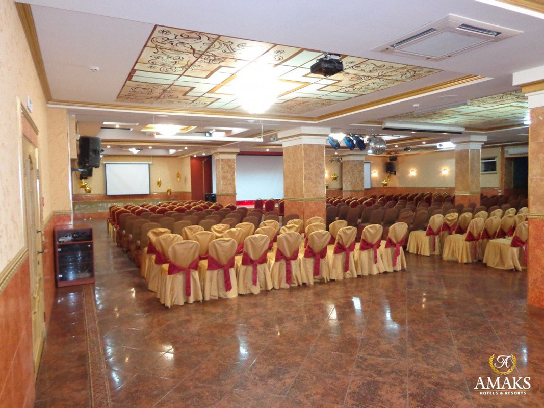 Большой зал — Амакс