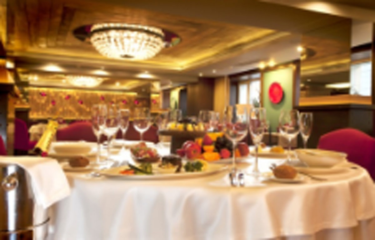 Большой зал — Luciano