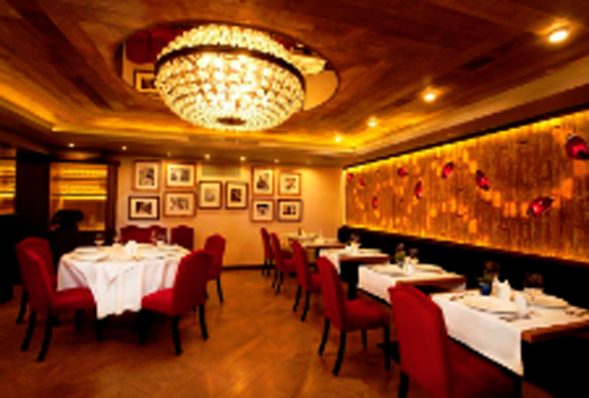 Большой зал — Luciano