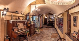 Основной зал