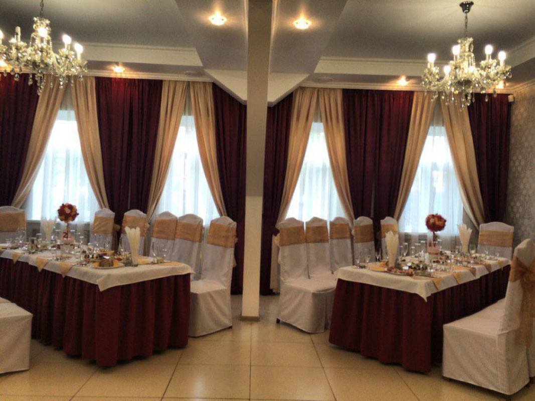 Кафе Медведи — Бордовый зал, фото банкетного зала