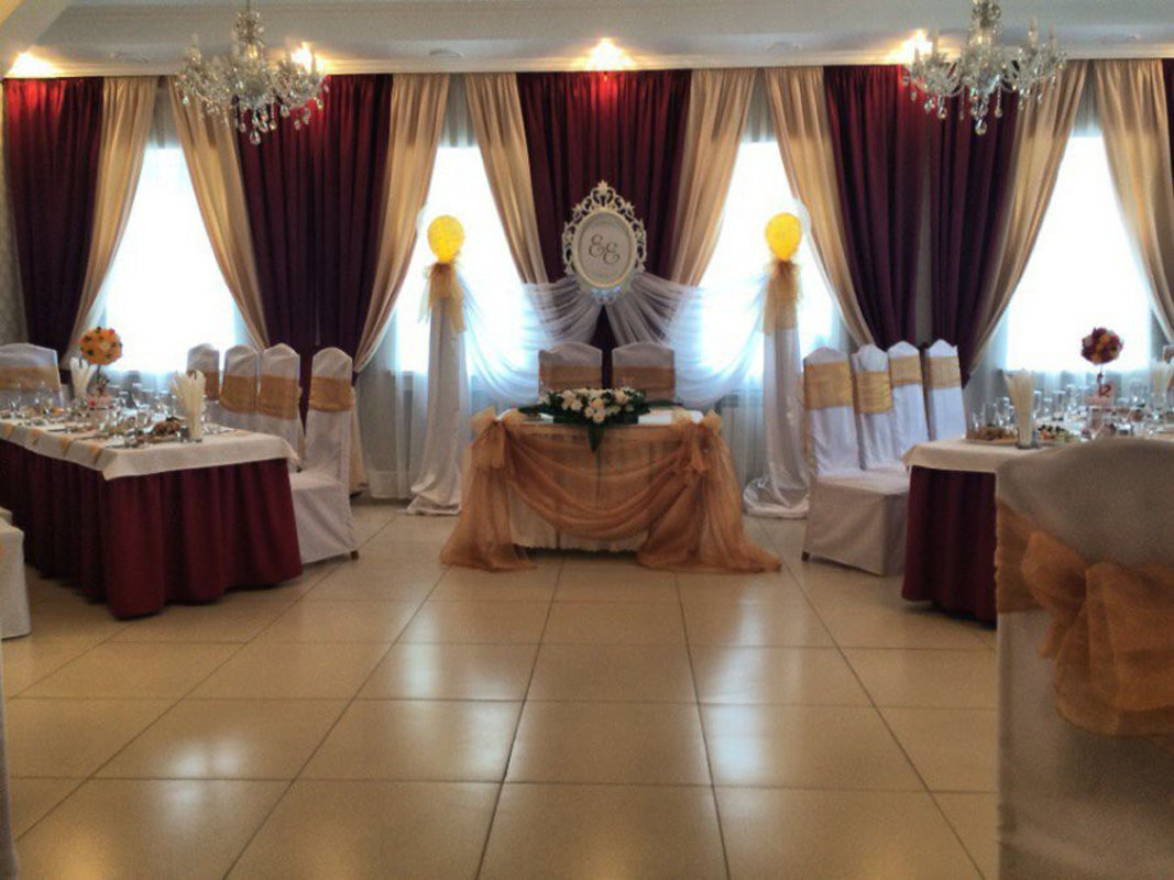 Бордовый зал — Кафе Медведи