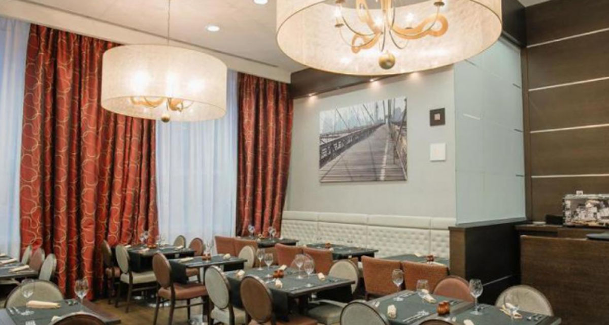 Кортъярд Марриотт Казань Кремль — Зал на 70 человек, фото банкетного зала