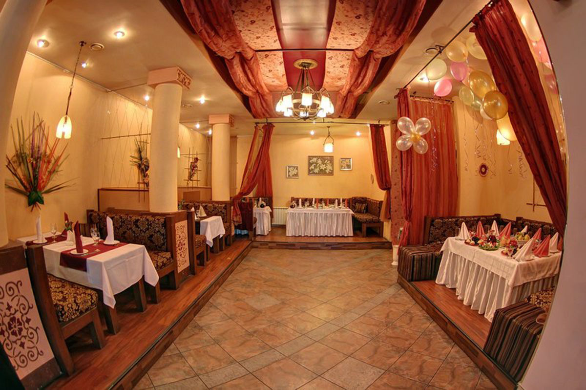 Большой зал ресторана — фото 2