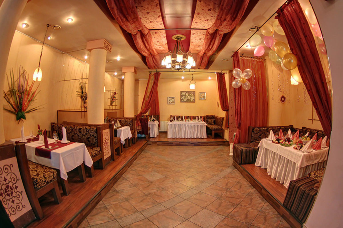 Большой зал ресторана — фото 5