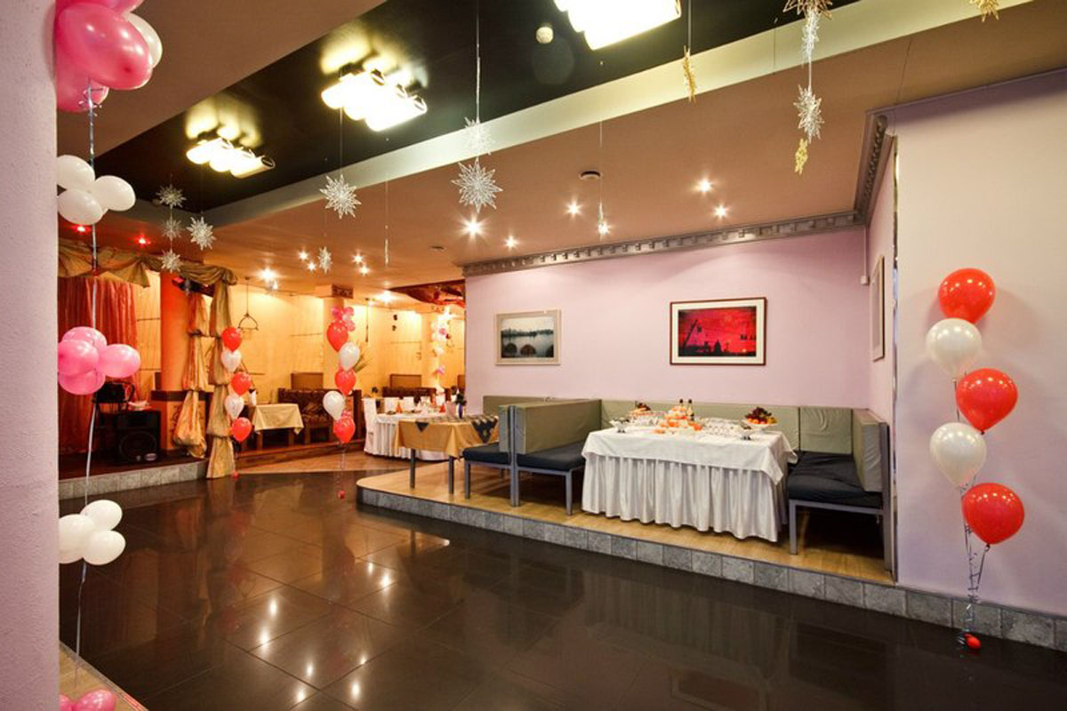 Большой зал ресторана — фото 11