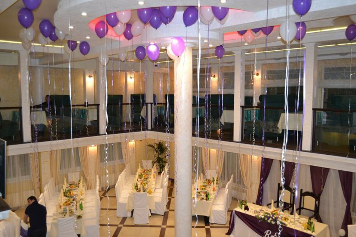 Двухуровневый зал — Ресторан Корона