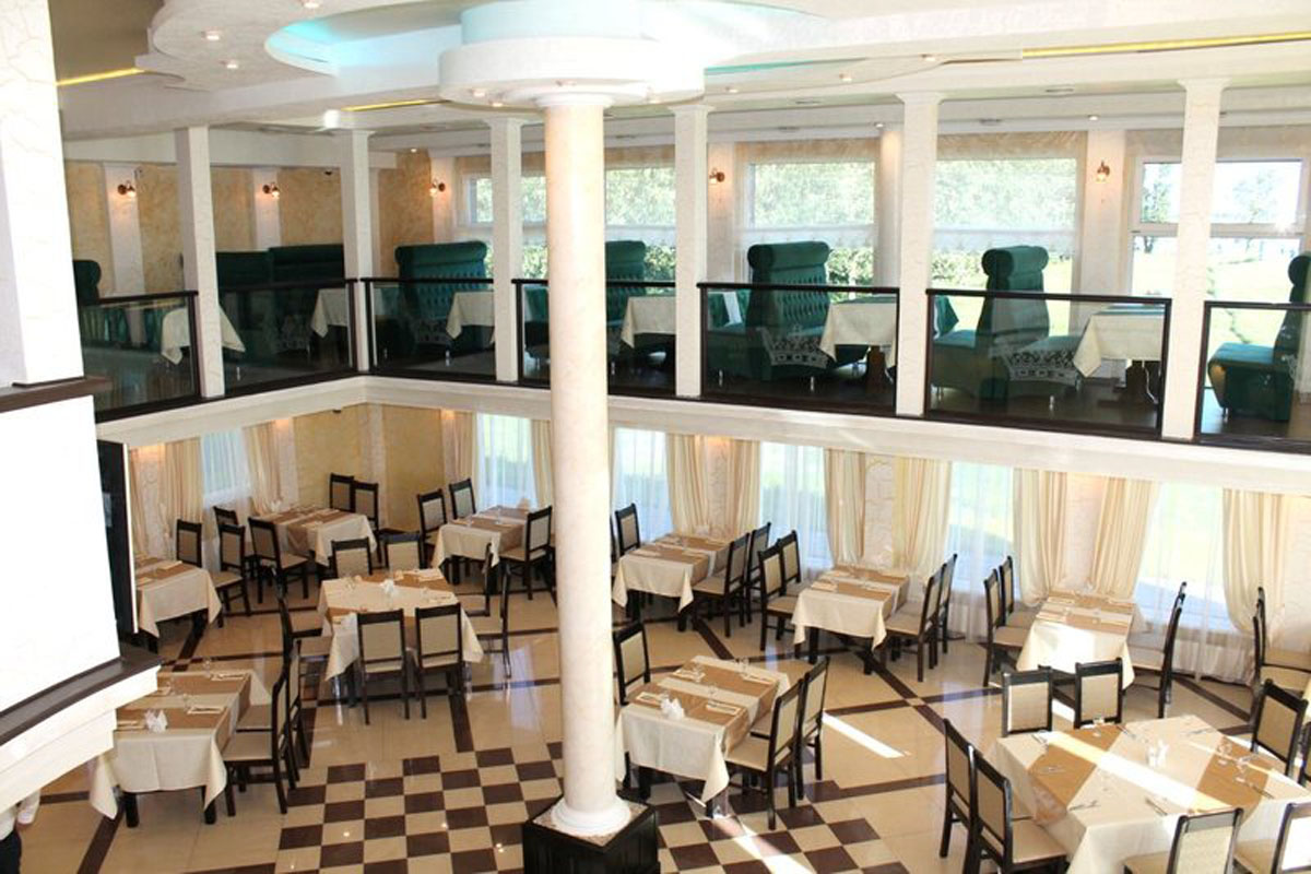 Двухуровневый зал — Ресторан Корона