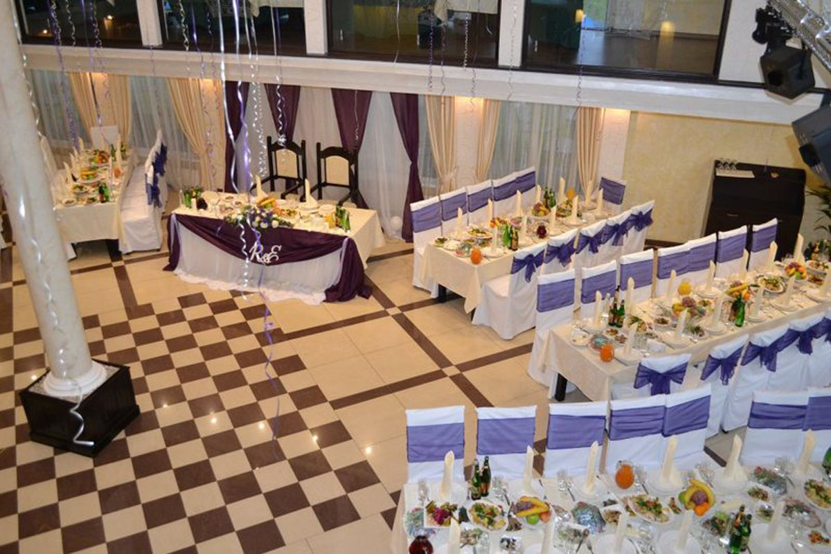 Двухуровневый зал — Ресторан Корона