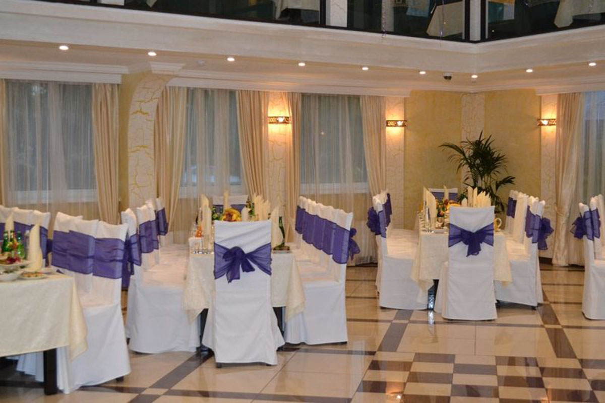 Двухуровневый зал — Ресторан Корона