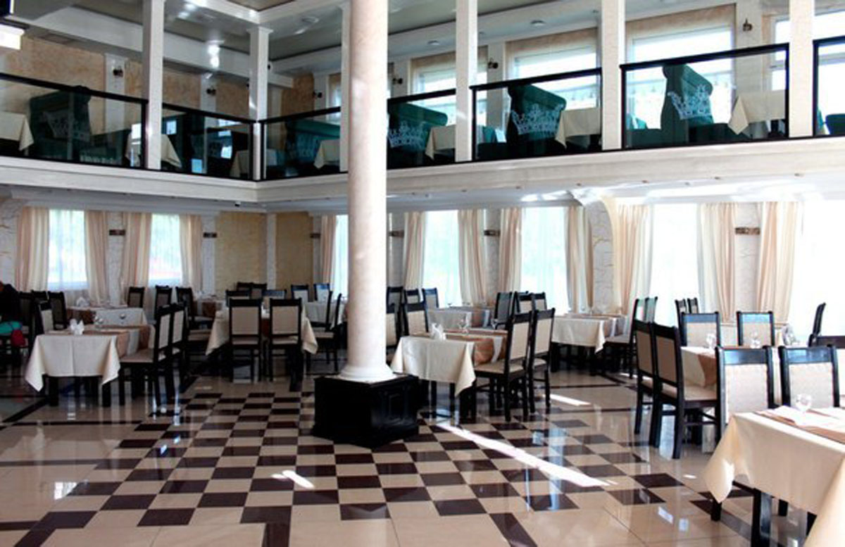 Двухуровневый зал — Ресторан Корона