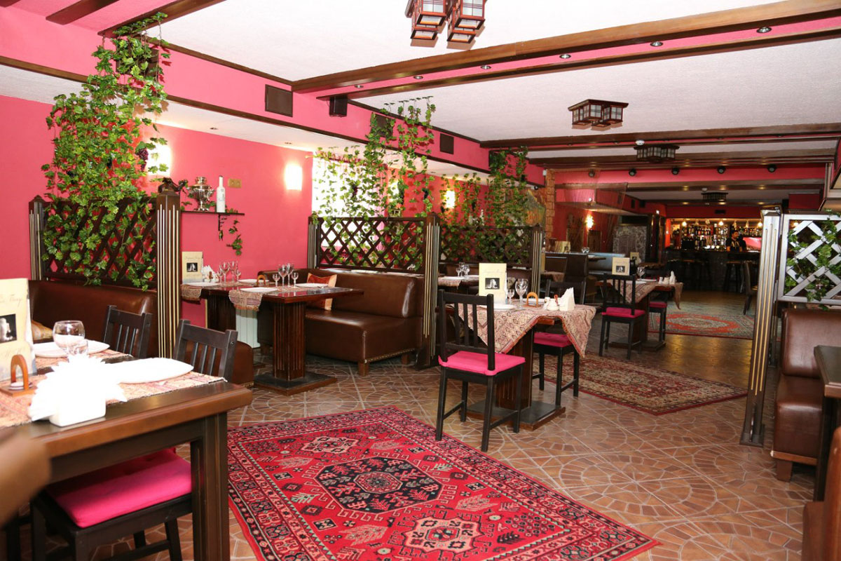 Основной зал — Вечерний Баку