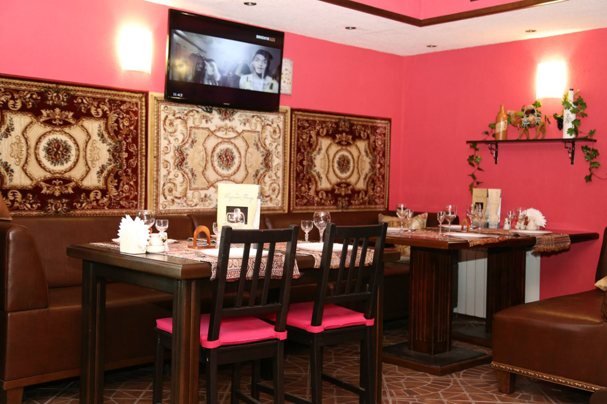 Основной зал — Вечерний Баку