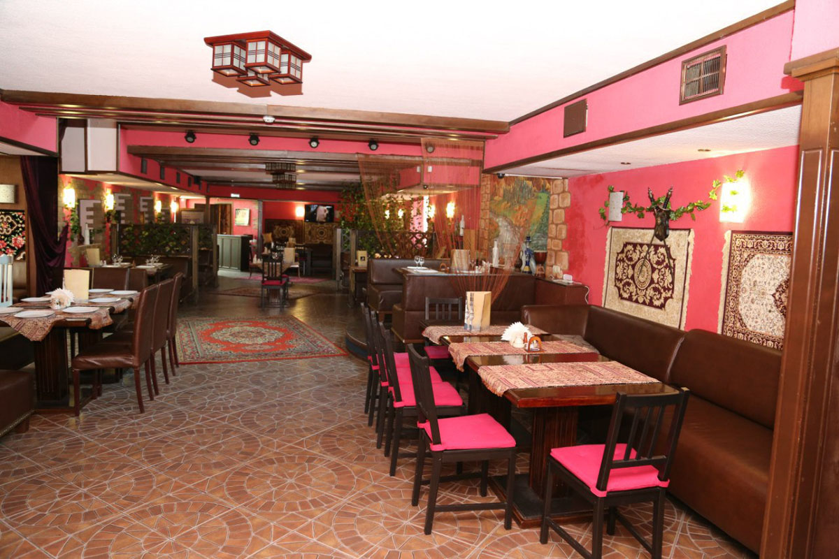 Основной зал — Вечерний Баку