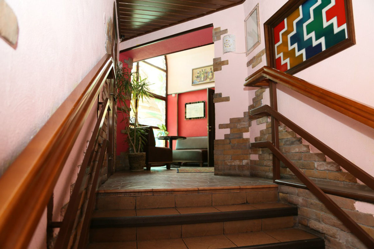 Основной зал — Вечерний Баку