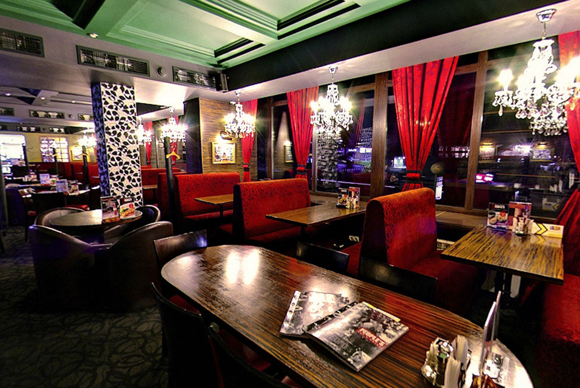 Основной зал — People`s