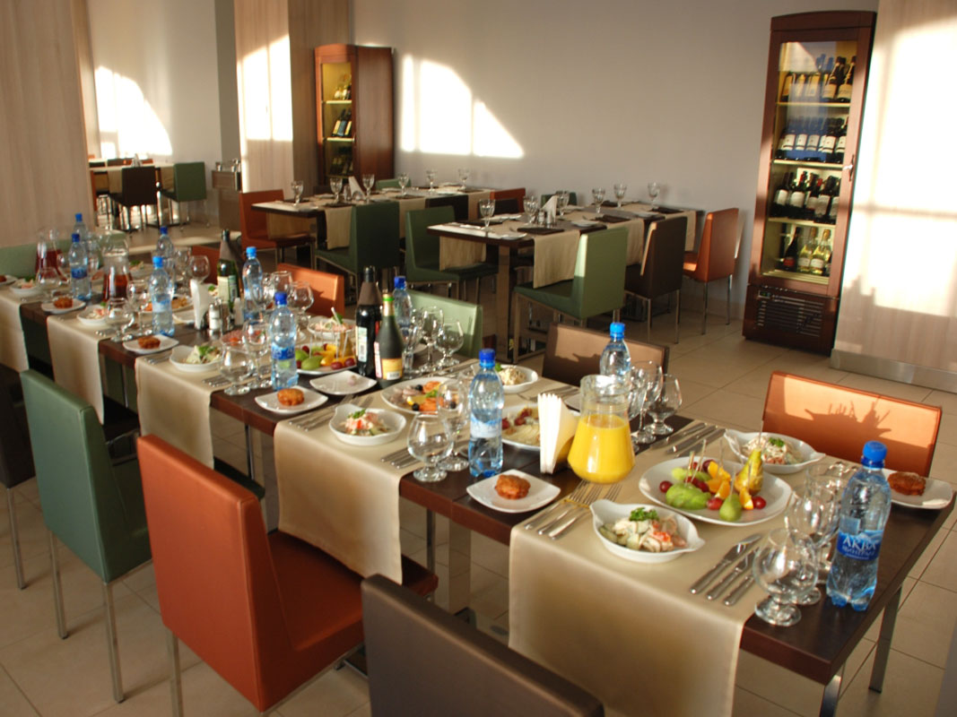 Зал на 80 человек — Sud & cie