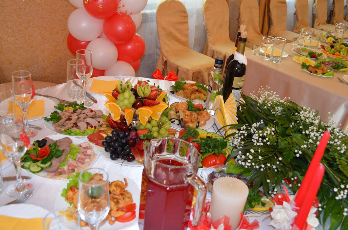 Основной зал — Чинар