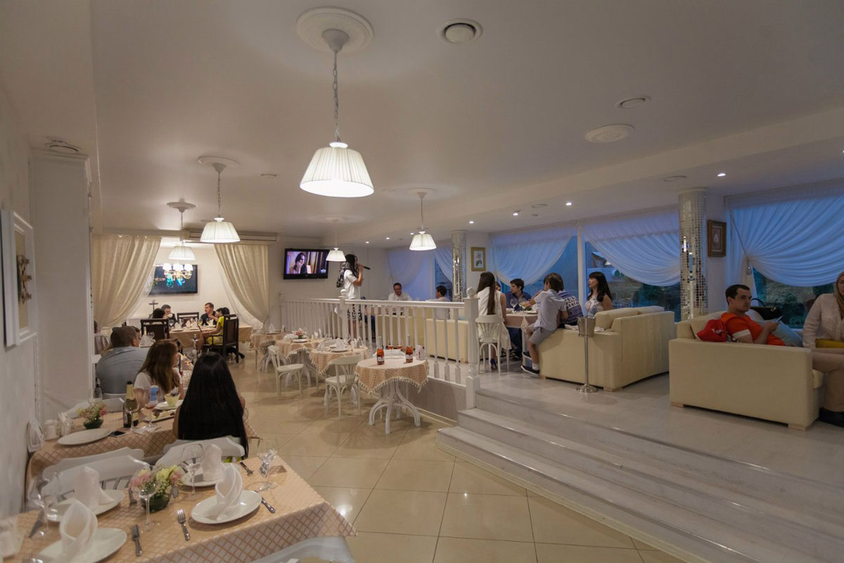 Основной зал