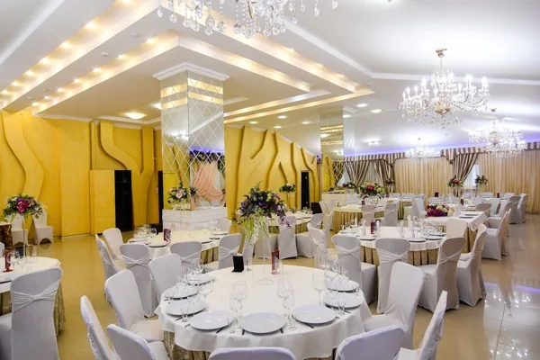 Основной зал — интерьер зала