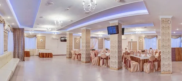 Зал на 100 человек