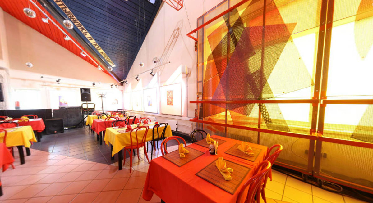 Зал на 250 человек — Маяковский. Желтая кофта