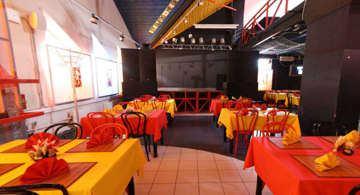 Зал на 250 человек — Маяковский. Желтая кофта