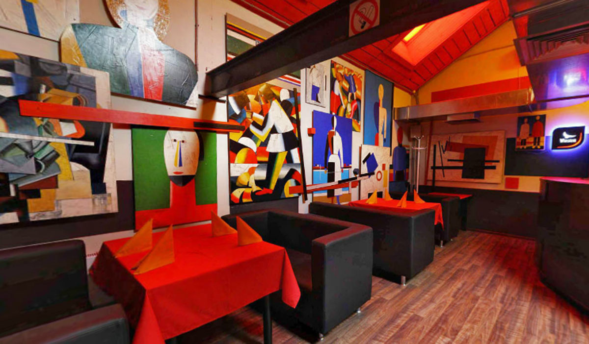 Зал на 250 человек — Маяковский. Желтая кофта