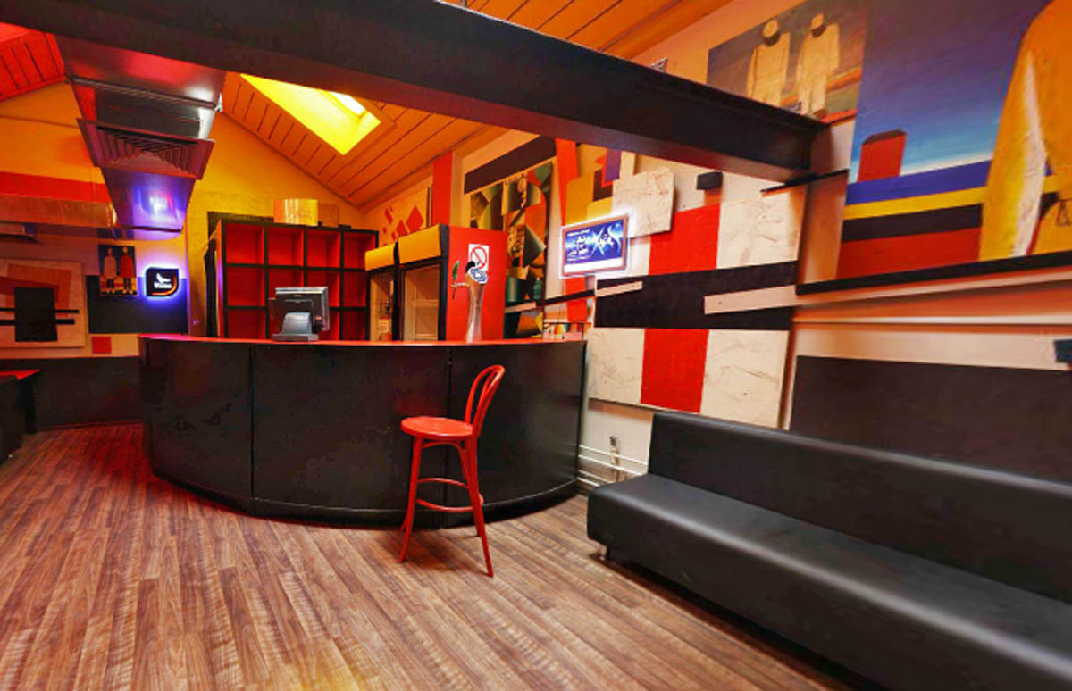 Зал на 250 человек — Маяковский. Желтая кофта