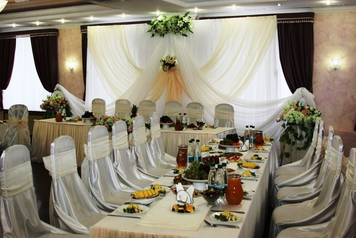 Зал на 100 человек — Сосновая роща