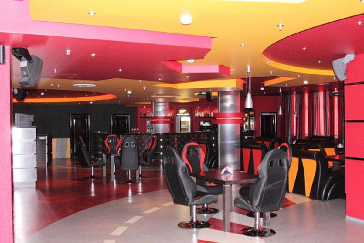 Зал на 100 человек — Родина