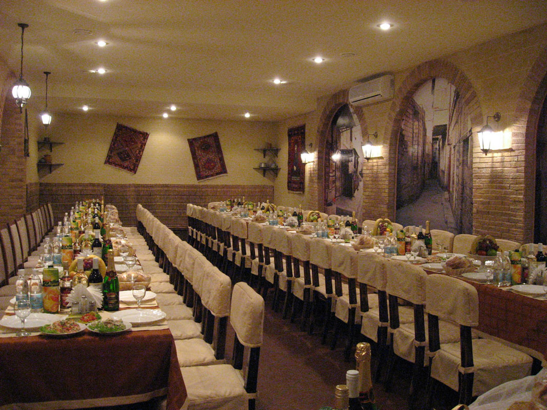 Основной зал — Бакинский дворик