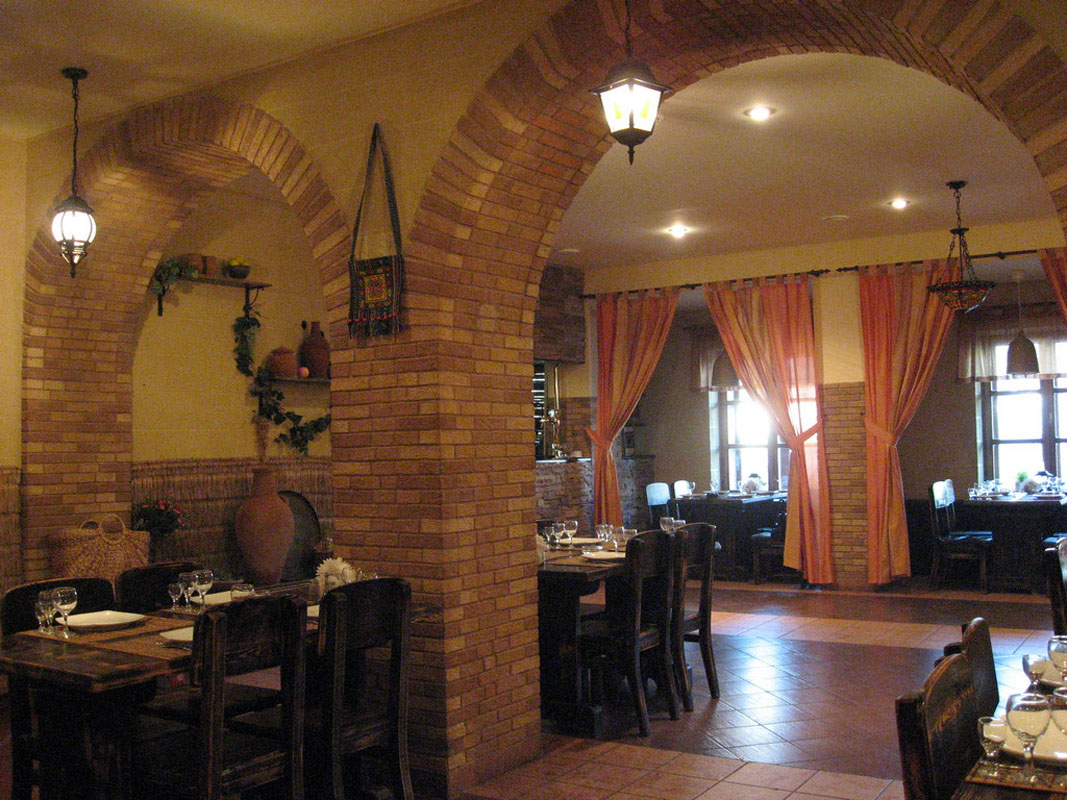 Основной зал — Бакинский дворик