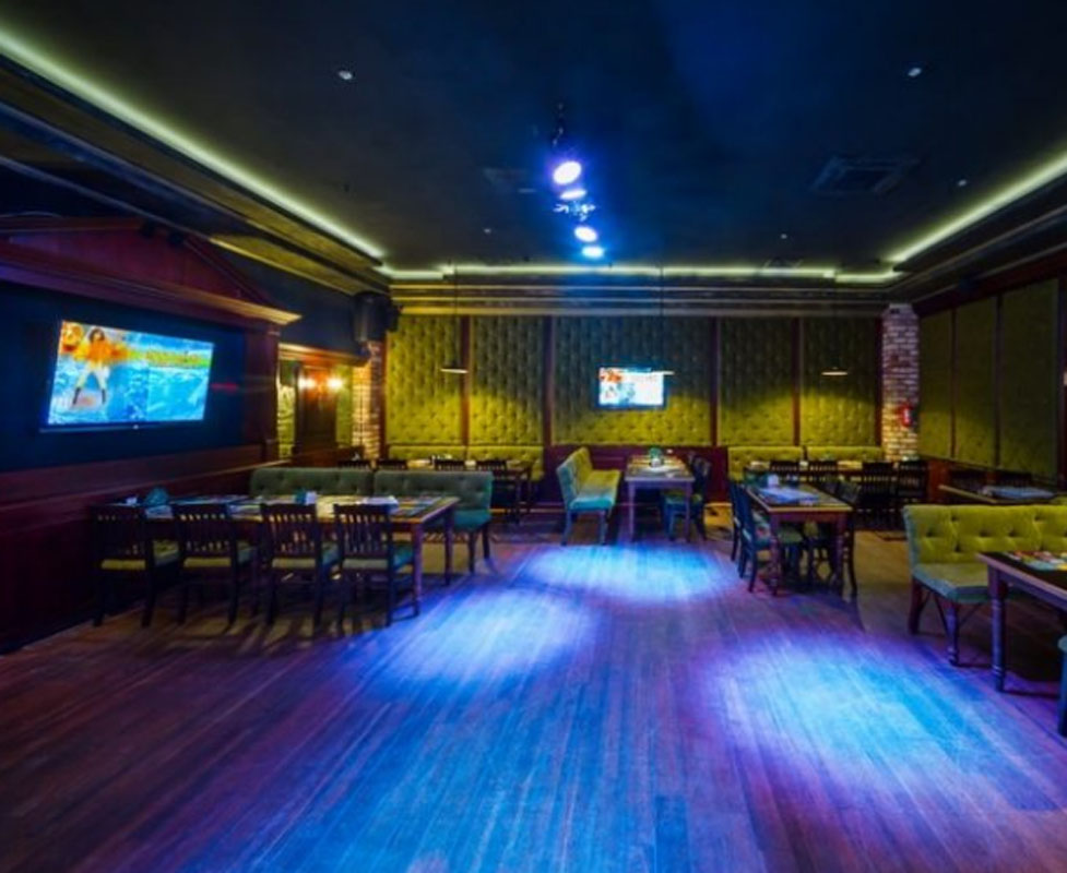 Зал на 90 человек — Максимилианс