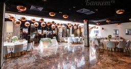 Ресторан MEAT&MORE — интерьер зала