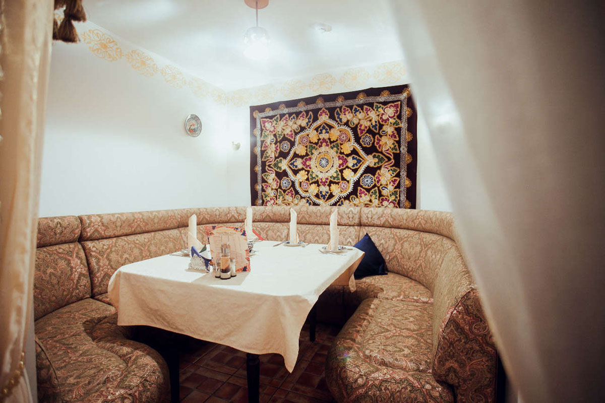 Зал на 30 человек — Рубаи на Амирхана